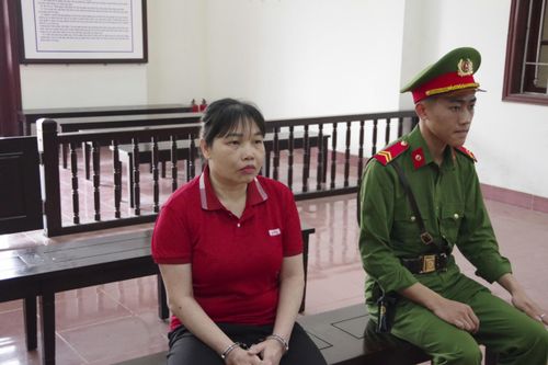 'Nữ quái' mua ma túy về sử dụng và bán lẻ