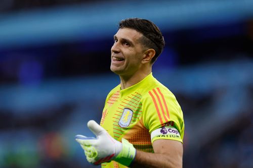 CĐV Aston Villa nổi giận với Emiliano Martinez
