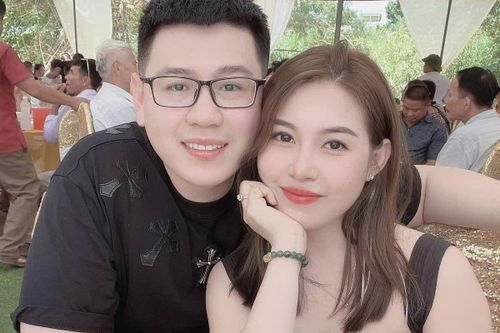 Vợ chồng TikToker triệu fan bị tẩy chay sau clip review chợ điện thoại