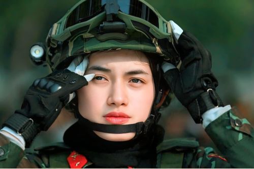 'Hoa khôi diễu binh' ở TP.HCM từng lọt top cuộc thi hoa hậu