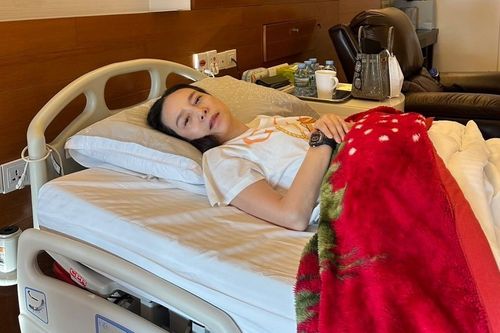 Madam Pang nhập viện