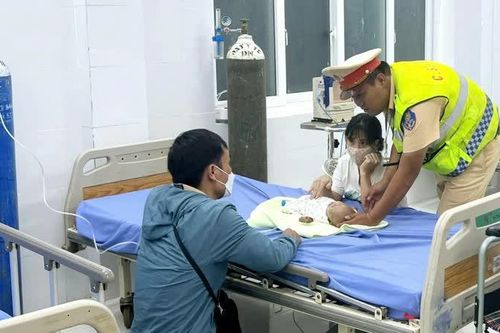 CSGT Công an tỉnh Đắk Nông hỗ trợ cấp cứu kịp thời cháu bé 4 tháng tuổi