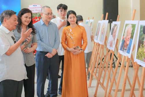Trưng bày ảnh 'Ảnh chân dung - góc nhìn của nhà báo Ngô Minh Đạo'