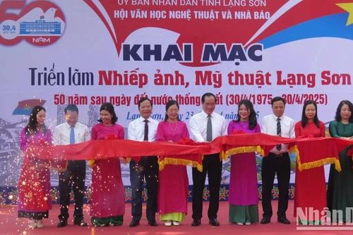 Triển lãm 'Nhiếp ảnh, mỹ thuật Lạng Sơn 50 năm sau ngày đất nước thống nhất'