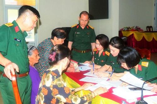 Hơn 2.400 người có công ở Nghệ An được chi trả trợ cấp 1 lần