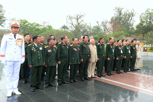 Hoa lửa năm xưa, nghĩa tình còn mãi