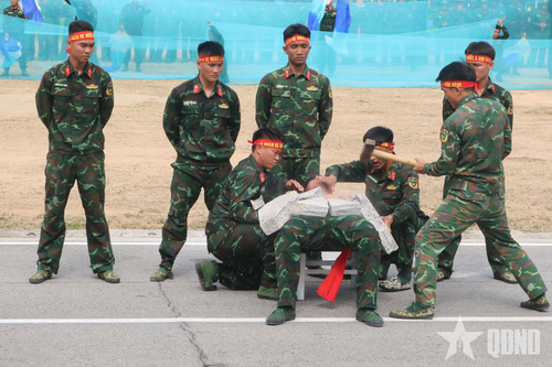 Đặc công nước khổ luyện