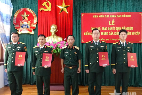 Viện Kiểm sát Quân sự Quân khu 5 trao quyết định bổ nhiệm kiểm sát viên