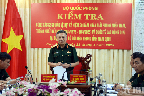 Thượng tướng Lê Quang Minh kiểm tra tại Bộ chỉ huy Bộ đội Biên phòng tỉnh Nam Định