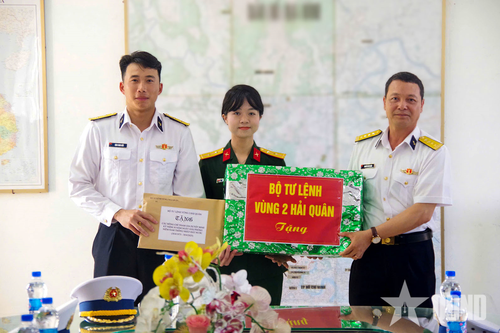 Bộ tư lệnh Vùng 2 Hải quân thăm, động viên lực lượng tham gia diễu binh, diễu hành