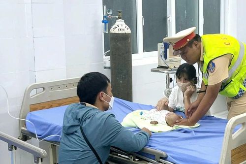 CSGT Đắk Nông hỗ trợ cấp cứu cháu bé 4 tháng tuổi qua cơn nguy kịch