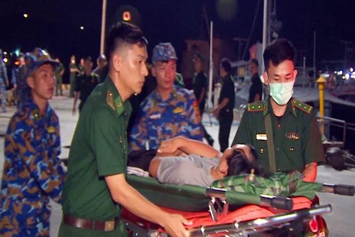 Rơi xuống biển khi đánh bắt, hai ngư dân tử vong