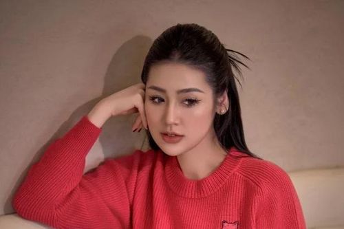 Á hậu đình đám Vbiz tiết lộ 'sức khỏe xuống dốc' sau khi sinh con