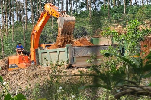Kiểm tra xử lý vi phạm vụ khai thác đất trái phép Báo GD&TĐ phản ánh ở Quảng Trị
