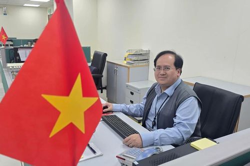Formosa Hà Tĩnh phủ kín cờ đỏ sao vàng chào mừng ngày hội thống nhất non sông