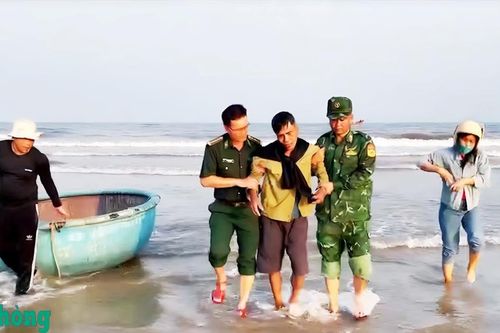 Quảng Bình: Tiếp nhận và cấp cứu ngư dân bị nạn trên biển