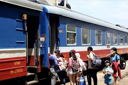 Tàu hỏa, xe khách còn nhiều ghế trống trong dịp lễ 30/4 và 1/5