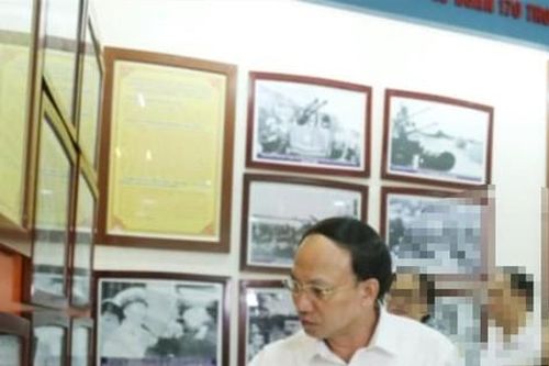 Cựu Bí thư Tỉnh ủy bị cảnh cáo có đủ uy tín làm giảng viên ĐH: Lãnh đạo Trường Quản trị và Kinh doanh nói gì?