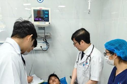 Sức khỏe các nạn nhân vụ xe khách chở 20 học sinh lật ngửa ở Gia Lai