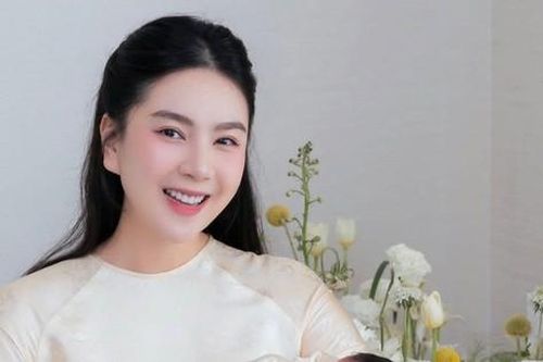 MC Mai Ngọc làm mẹ ở tuổi 35