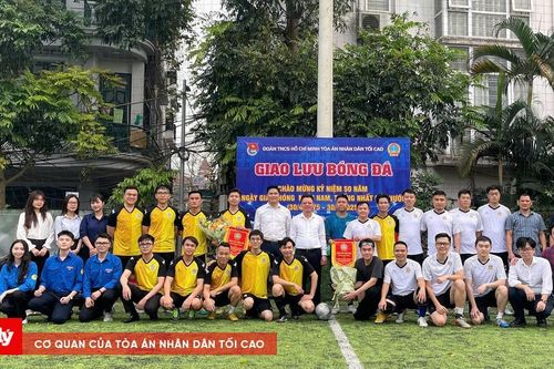Giao lưu bóng đá chào mừng 50 năm Ngày Giải phóng miền Nam