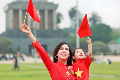 Hình ảnh gây sốt của nữ diễn viên quen mặt là Thiếu tá công an