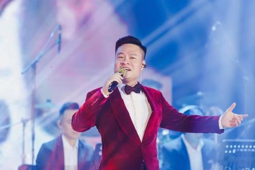 NSƯT Hoàng Tùng hát khúc tâm tình giữa những ngày tháng 4 lịch sử