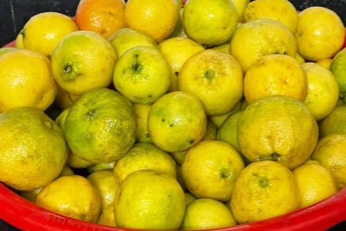 Trào lưu nhỏ 'thần dược' nước chanh vào mắt, bác sĩ cảnh báo bỏng axit