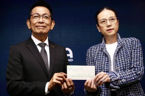 Madam Pang nhập viện sau khi bỏ tiền túi cho bóng đá Thái Lan