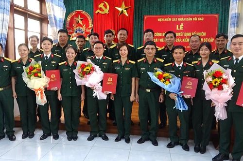 Viện kiểm sát quân sự Quân khu 5 tổ chức trao quyết định bổ nhiệm Kiểm sát viên