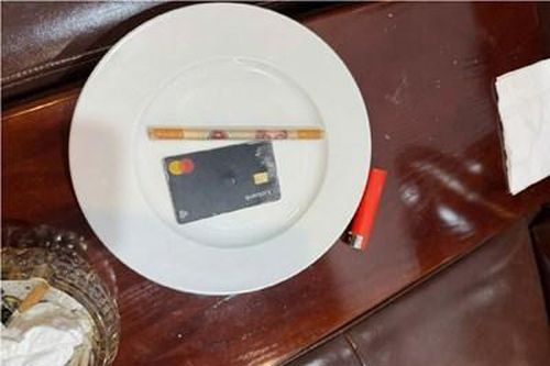 Kiểm tra hành chính, phát hiện nhóm nam nữ 'mở tiệc ma túy'