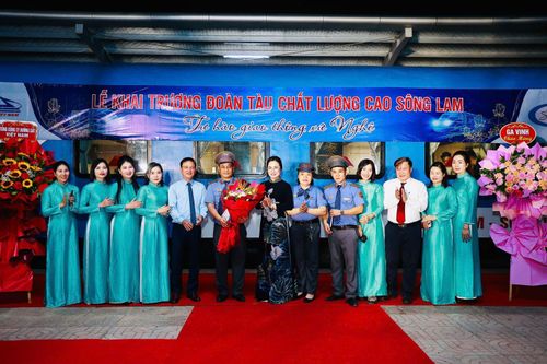 Đưa vào vận hành đoàn tàu chất lượng cao Sông Lam