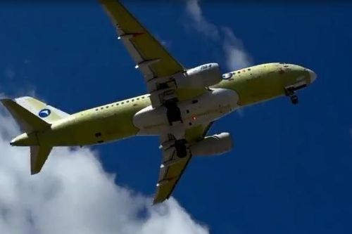 Video máy bay Superjet của Nga sử dụng hoàn toàn linh kiện nội địa cất cánh lần đầu