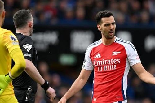 Arsenal có thể kéo Merino trở lại tuyến giữa trong trận gặp PSG