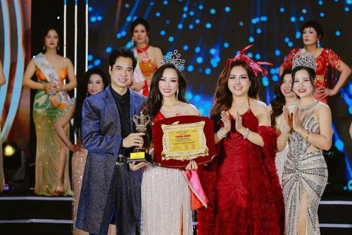 Hoa hậu Nhân Ái - Phạm Thị Phương: 'Vẻ đẹp đích thực không nằm ở hình thức...'