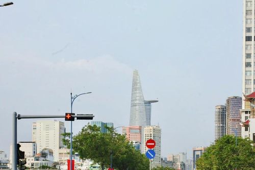 Nhiệt độ TPHCM hơn 50 độ C người dân đi xem lễ 30 tháng Tư liệu có đáng lo?