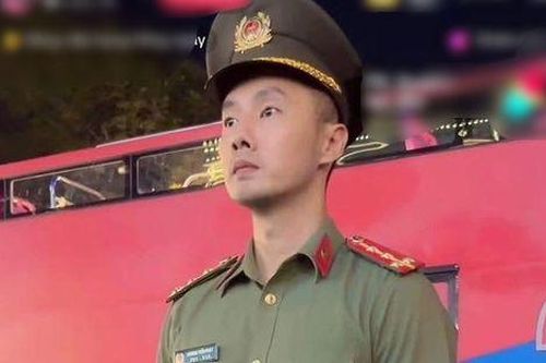 30 phút làm nhiệm vụ bảo vệ đội hình diễu binh, chiến sĩ công an gây sốt mạng xã hội