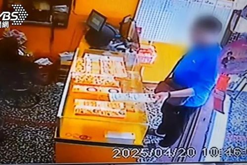Nhờ bạn trông cửa hàng để đi mua cơm trưa, người chủ tá hỏa sau khi trở về