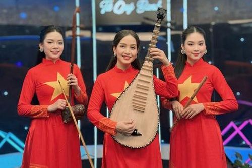 Vũ Diệu Thảo thực hiện 54 bản độc tấu tỳ bà tặng các cựu chiến binh