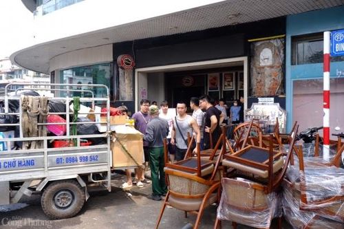 Người dân tất bật chuyển đồ trước ngày dỡ Hàm Cá Mập