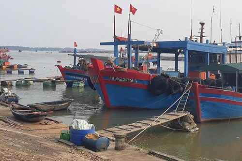 Thiêng liêng giữa trùng khơi