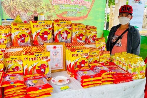 Hấp dẫn khô bò Phú Vinh