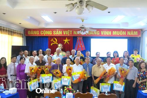 Họp mặt các cựu giáo chức nhân kỷ niệm 50 năm Ngày Giải phóng miền Nam, thống nhất đất nước