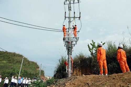 Công ty Điện lực Lai Châu đóng điện công trình chào mừng Đại hội Đảng các cấp