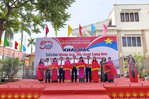Khai mạc Triển lãm 'Nhiếp ảnh, Mỹ thuật Lạng Sơn 50 năm sau ngày đất nước thống nhất'
