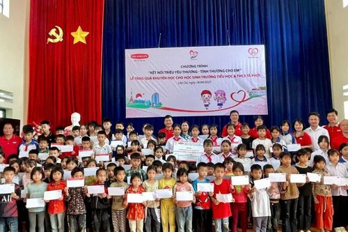 Dai-ichi Life Việt Nam tiếp tục hỗ trợ giáo dục cho trẻ em vùng cao