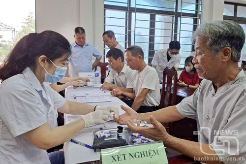 600 người được khám sàng lọc các bệnh không lây nhiễm