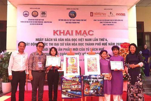 Trao 2 giải Nhất cho cuộc thi thiết kế bìa sách về Huế