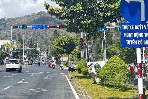 Kỳ lạ biển báo 'tự mọc' rồi 'tự biến mất' trên đường vào Miếu Bà Chúa xứ núi Sam
