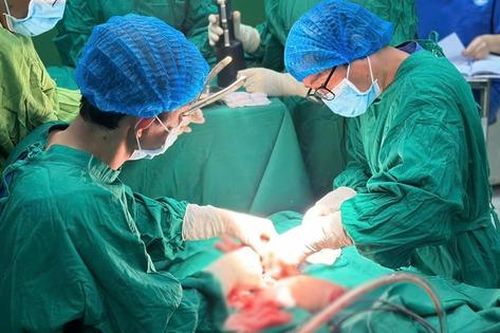Gia Lai: Nhiều học sinh xuất viện sau vụ lật xe trên quốc lộ 19